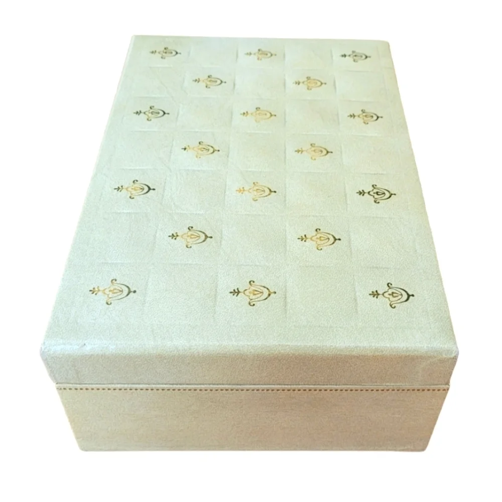 Vintage‎ 1970's Cream and Gold Leaf Pattern Faux Leather Jewelry Box